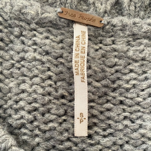 Women's Free People Gray Knit Sweater - Picture 4 of 4